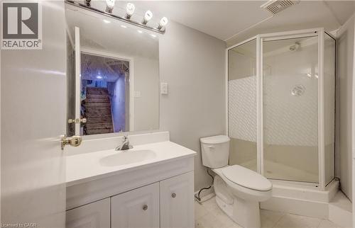 737 North Leaksdale Circle, London, ON - Indoor Photo Showing Bathroom