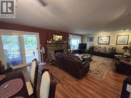 575 Harcourt Avenue, Quesnel, BC - Indoor Photo Showing Living Room With Fireplace