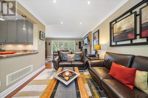 987 Sierra Boulevard, Mississauga, ON - Indoor Photo Showing Living Room