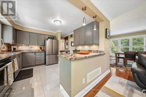 987 Sierra Boulevard, Mississauga, ON - Indoor Photo Showing Kitchen With Stainless Steel Kitchen With Upgraded Kitchen