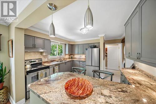 987 Sierra Boulevard, Mississauga, ON - Indoor Photo Showing Kitchen With Double Sink