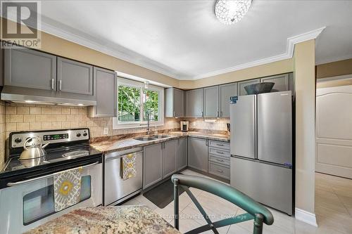 987 Sierra Boulevard, Mississauga, ON - Indoor Photo Showing Kitchen With Stainless Steel Kitchen With Double Sink