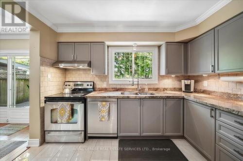 987 Sierra Boulevard, Mississauga, ON - Indoor Photo Showing Kitchen With Stainless Steel Kitchen With Double Sink