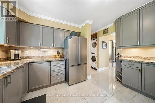 987 Sierra Boulevard, Mississauga, ON - Indoor Photo Showing Kitchen With Stainless Steel Kitchen