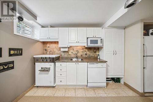 987 Sierra Boulevard, Mississauga, ON - Indoor Photo Showing Kitchen