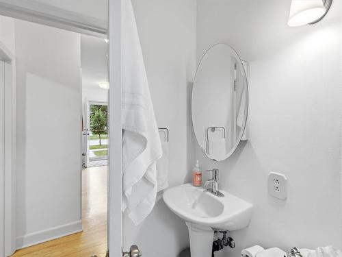 231 Wavell Avenue, Winnipeg, MB - Indoor Photo Showing Bathroom