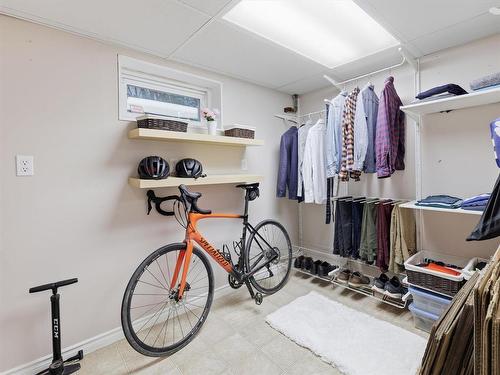 231 Wavell Avenue, Winnipeg, MB - Indoor With Storage