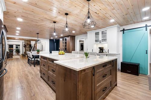 37 Mckay Loop, Alexander, MB - Indoor Photo Showing Kitchen With Upgraded Kitchen
