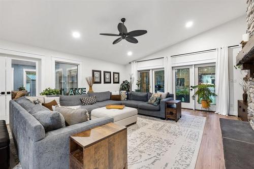 37 Mckay Loop, Alexander, MB - Indoor Photo Showing Living Room