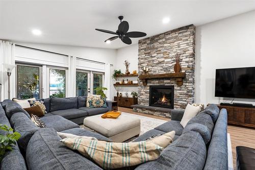 37 Mckay Loop, Alexander, MB - Indoor Photo Showing Living Room With Fireplace