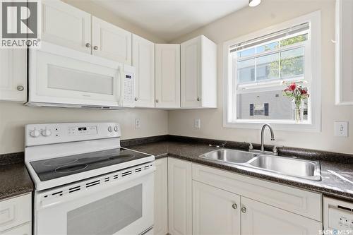 50 203 Herold Terrace, Saskatoon, SK - Indoor Photo Showing Kitchen With Double Sink