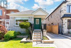 43 HEALE AVENUE Toronto, ON M1N 3X6