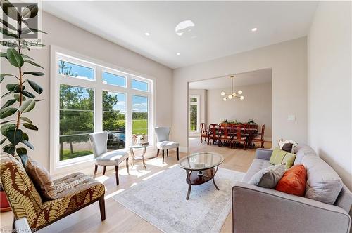 986 Highway 8, Hamilton, ON - Indoor Photo Showing Living Room