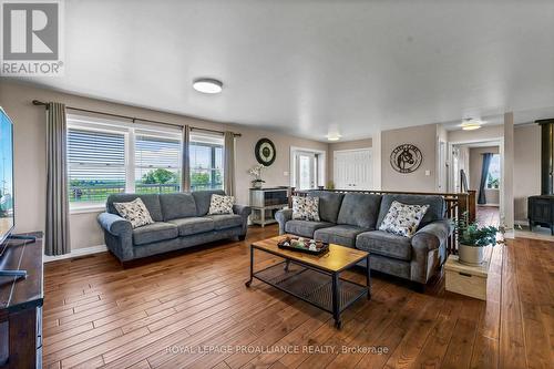 1526 County Road 2, Otonabee-South Monaghan, ON - Indoor Photo Showing Living Room
