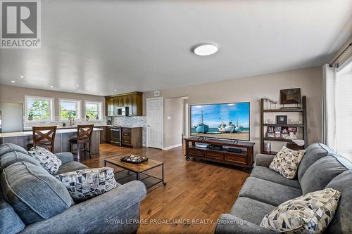 1526 County Road 2, Otonabee-South Monaghan, ON - Indoor Photo Showing Living Room