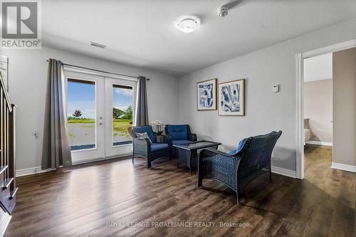1526 County Road 2, Otonabee-South Monaghan, ON - Indoor Photo Showing Living Room