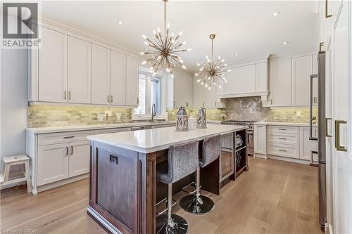 1569 Wembury Road, Mississauga, ON - Indoor Photo Showing Kitchen With Upgraded Kitchen