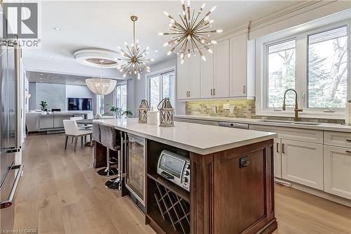 1569 Wembury Road, Mississauga, ON - Indoor Photo Showing Kitchen With Upgraded Kitchen