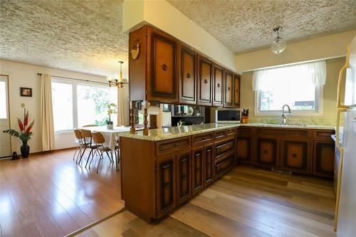 106024 7E Road E, Komarno, MB - Indoor Photo Showing Kitchen