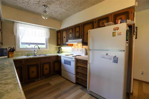 106024 7E Road E, Komarno, MB - Indoor Photo Showing Kitchen With Double Sink