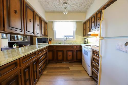 106024 7E Road E, Komarno, MB - Indoor Photo Showing Kitchen With Double Sink