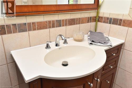 1 Barclay Street, Hamilton, ON - Indoor Photo Showing Bathroom