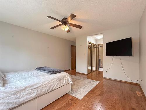 138 Lynx Crescent, Brandon, MB - Indoor Photo Showing Bedroom