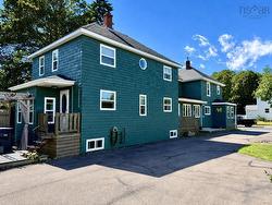 43 Queen Street  Amherst, NS B4H 1R2
