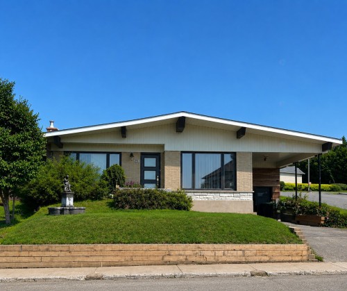 6240 Rue Principale — photo 1