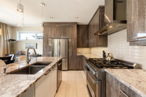 Cuisine - 1813 Rue De Beaulac, Chambly, QC - Indoor Photo Showing Kitchen With Double Sink With Upgraded Kitchen