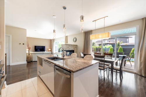 Vue d'ensemble - 1813 Rue De Beaulac, Chambly, QC - Indoor Photo Showing Kitchen With Double Sink With Upgraded Kitchen