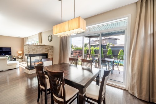 Salle à manger - 1813 Rue De Beaulac, Chambly, QC - Indoor Photo Showing Dining Room With Fireplace