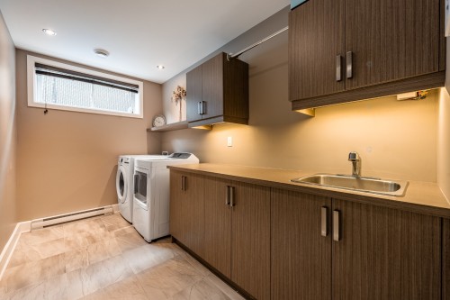 Salle de lavage - 1813 Rue De Beaulac, Chambly, QC - Indoor Photo Showing Laundry Room