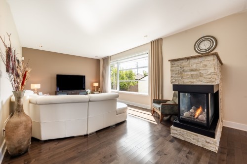Salon - 1813 Rue De Beaulac, Chambly, QC - Indoor Photo Showing Living Room With Fireplace