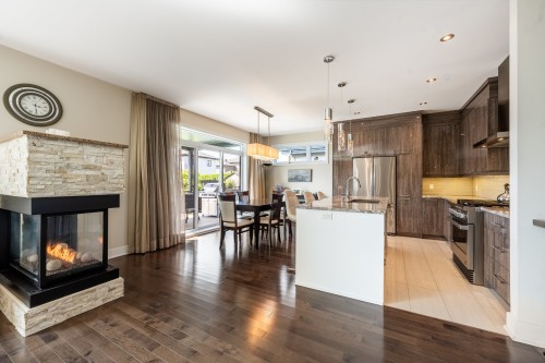 Vue d'ensemble - 1813 Rue De Beaulac, Chambly, QC - Indoor Photo Showing Kitchen With Fireplace With Upgraded Kitchen