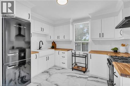 10 Gordon Street, Hamilton, ON - Indoor Photo Showing Kitchen