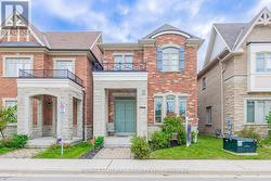 7 CALAMINT LANE Richmond Hill, ON L4E 1C3