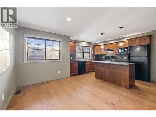 146 Mccurdy Road Unit# 2, Kelowna, BC - Indoor Photo Showing Kitchen