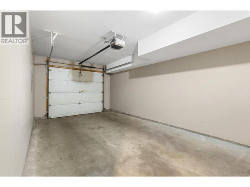 146 Mccurdy Road Unit# 2, Kelowna, BC - Indoor Photo Showing Garage