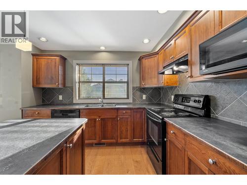 146 Mccurdy Road Unit# 2, Kelowna, BC - Indoor Photo Showing Kitchen With Double Sink