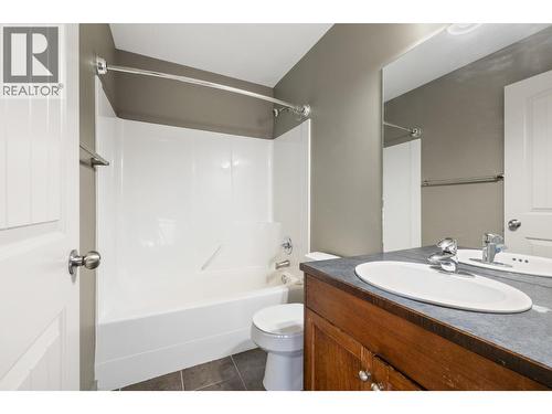 146 Mccurdy Road Unit# 2, Kelowna, BC - Indoor Photo Showing Bathroom