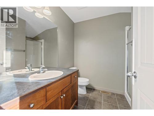 146 Mccurdy Road Unit# 2, Kelowna, BC - Indoor Photo Showing Bathroom
