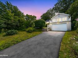 15 Oakdale Crescent  Dartmouth, NS B3A 2L7