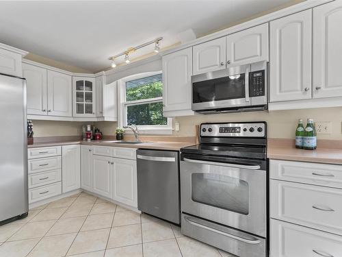 8 Fox Glove Lane, Halifax, NS - Indoor Photo Showing Kitchen