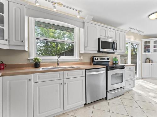 8 Fox Glove Lane, Halifax, NS - Indoor Photo Showing Kitchen With Double Sink