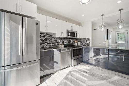 39 Madrill Cl, Winnipeg, MB - Indoor Photo Showing Kitchen With Stainless Steel Kitchen With Upgraded Kitchen