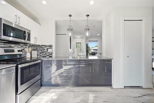 39 Madrill Cl, Winnipeg, MB - Indoor Photo Showing Kitchen With Stainless Steel Kitchen With Upgraded Kitchen
