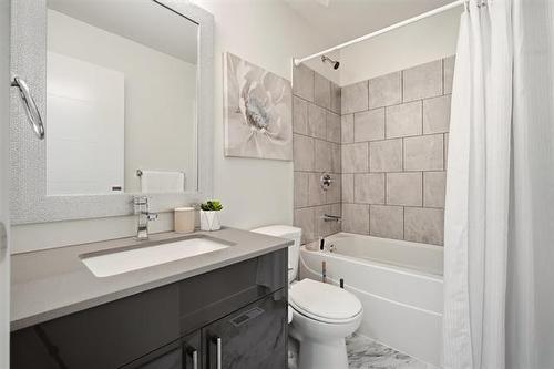 39 Madrill Cl, Winnipeg, MB - Indoor Photo Showing Bathroom