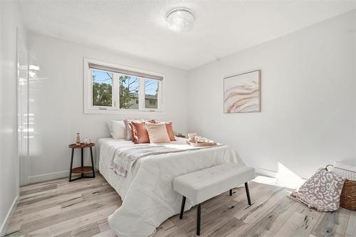 39 Madrill Cl, Winnipeg, MB - Indoor Photo Showing Bedroom