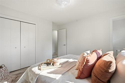 39 Madrill Cl, Winnipeg, MB - Indoor Photo Showing Bedroom